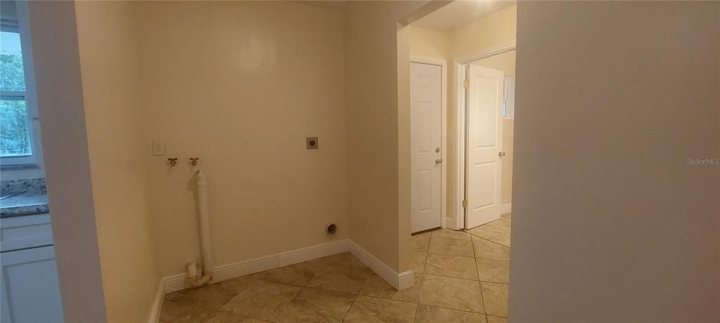 出租: $1,900 (3 贝兹, 2 浴室, 1593 平方英尺)