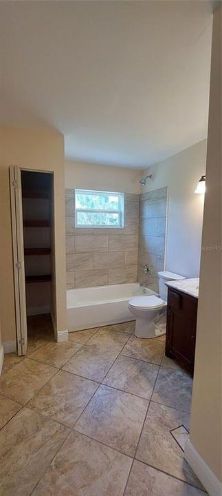 出租: $1,900 (3 贝兹, 2 浴室, 1593 平方英尺)