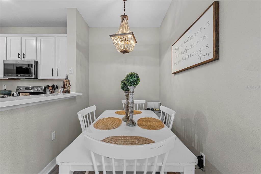 En Venta: $265,000 (3 camas, 2 baños, 1832 Pies cuadrados)