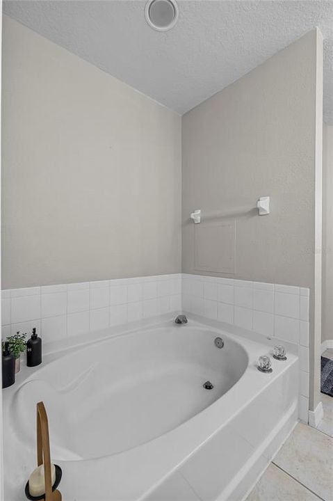 En Venta: $265,000 (3 camas, 2 baños, 1832 Pies cuadrados)