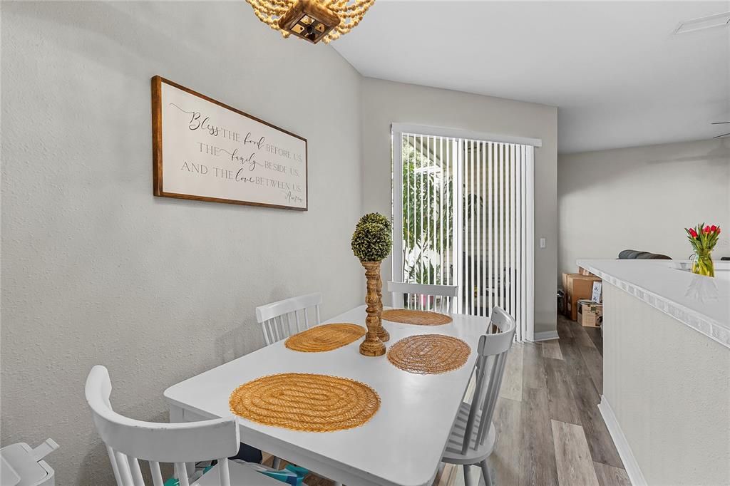 En Venta: $265,000 (3 camas, 2 baños, 1832 Pies cuadrados)