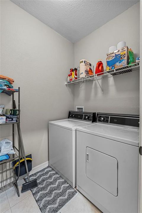 En Venta: $265,000 (3 camas, 2 baños, 1832 Pies cuadrados)