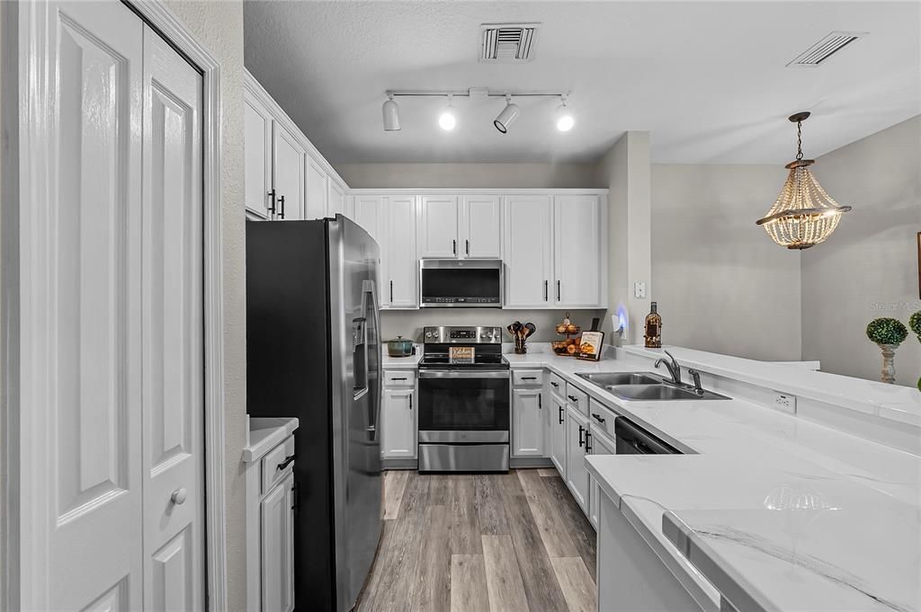 En Venta: $265,000 (3 camas, 2 baños, 1832 Pies cuadrados)