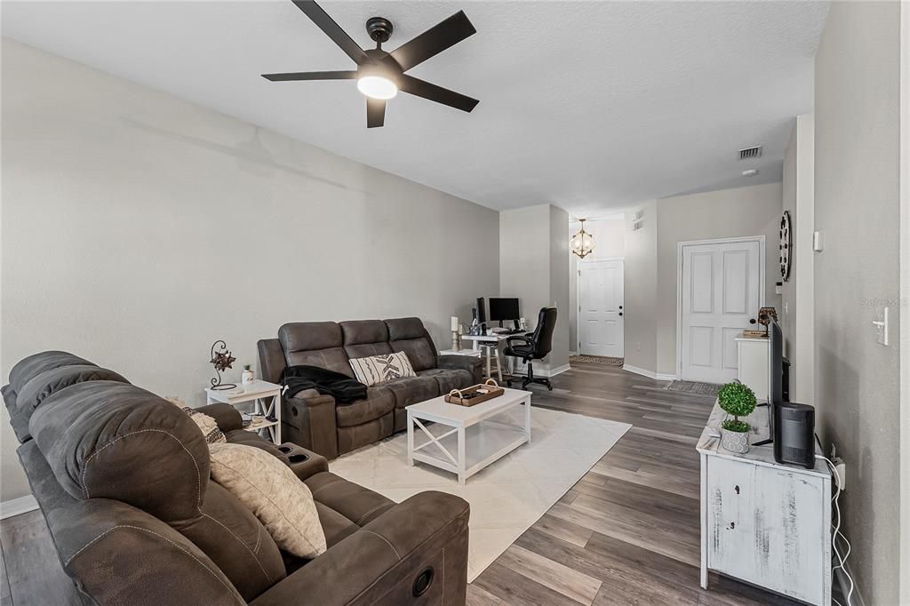 En Venta: $265,000 (3 camas, 2 baños, 1832 Pies cuadrados)