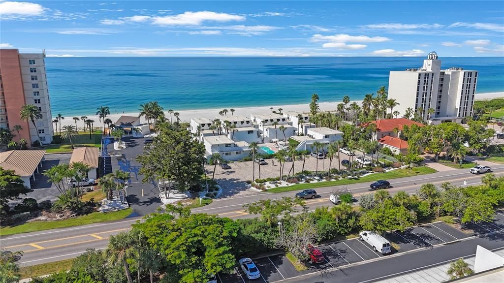 For Sale: $649,000 (2 beds, 2 baths, 1072 Square Feet)