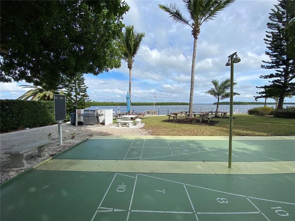 For Sale: $649,000 (2 beds, 2 baths, 1072 Square Feet)