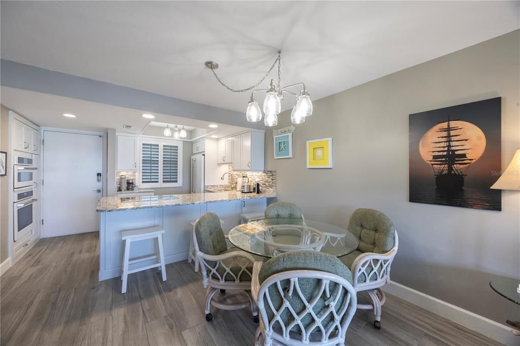 For Sale: $649,000 (2 beds, 2 baths, 1072 Square Feet)