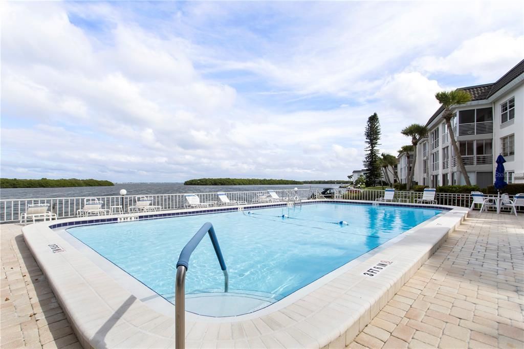 For Sale: $649,000 (2 beds, 2 baths, 1072 Square Feet)