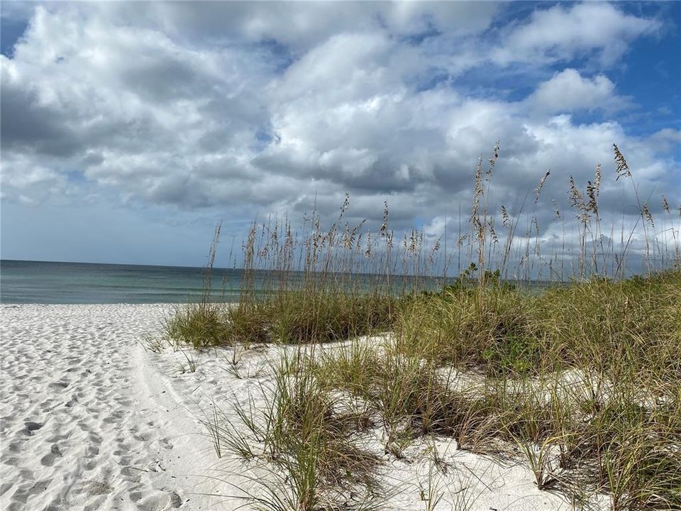 For Sale: $649,000 (2 beds, 2 baths, 1072 Square Feet)