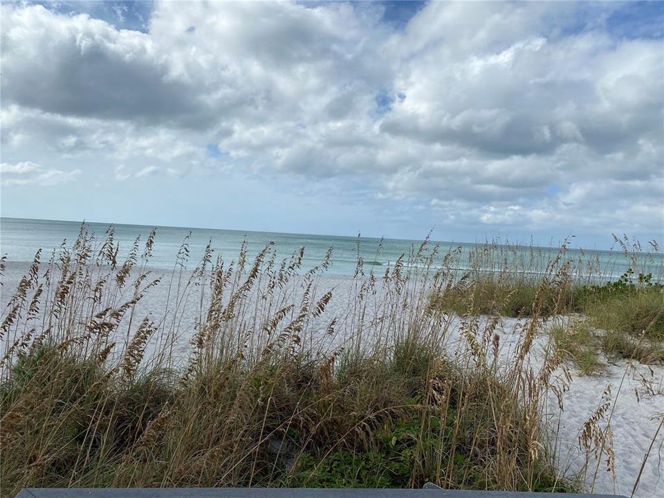 For Sale: $649,000 (2 beds, 2 baths, 1072 Square Feet)