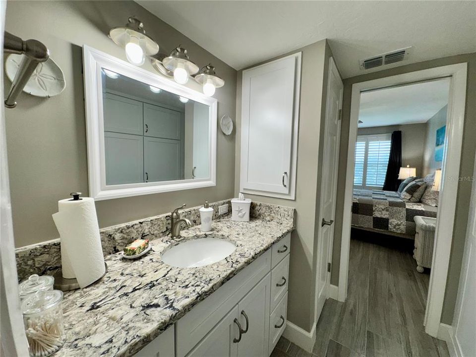 For Sale: $649,000 (2 beds, 2 baths, 1072 Square Feet)