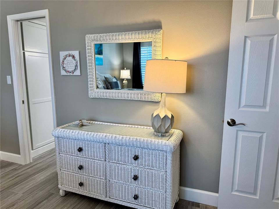 For Sale: $649,000 (2 beds, 2 baths, 1072 Square Feet)