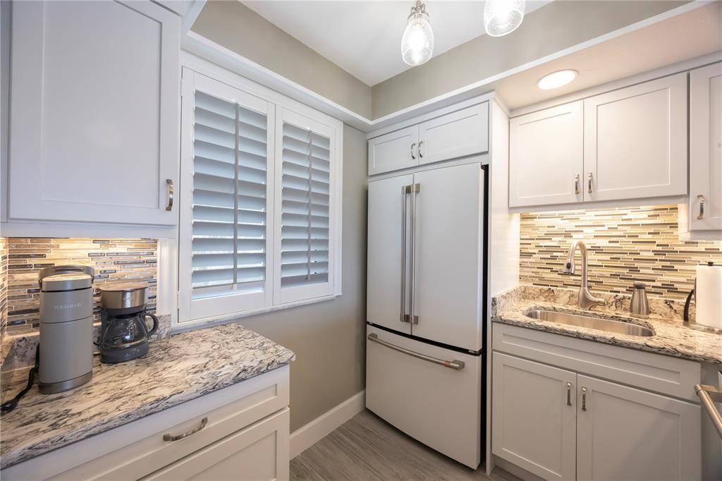 For Sale: $649,000 (2 beds, 2 baths, 1072 Square Feet)