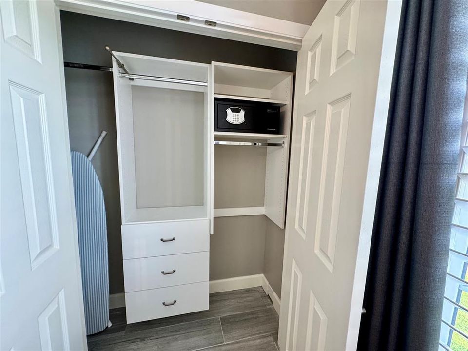 For Sale: $649,000 (2 beds, 2 baths, 1072 Square Feet)