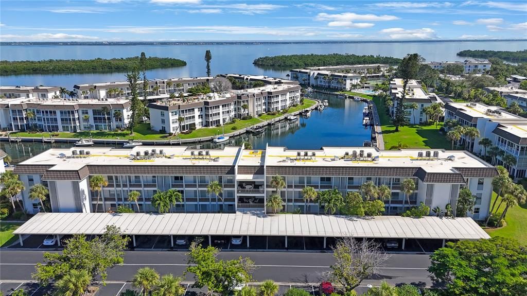 For Sale: $649,000 (2 beds, 2 baths, 1072 Square Feet)