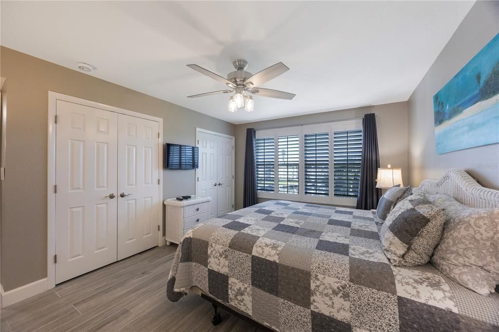 For Sale: $649,000 (2 beds, 2 baths, 1072 Square Feet)