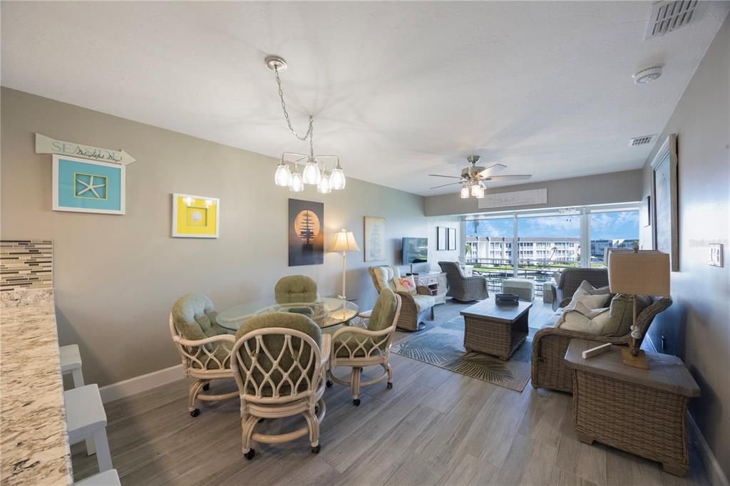 For Sale: $649,000 (2 beds, 2 baths, 1072 Square Feet)