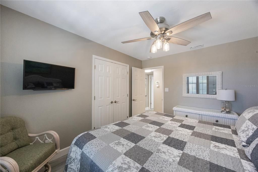 For Sale: $649,000 (2 beds, 2 baths, 1072 Square Feet)