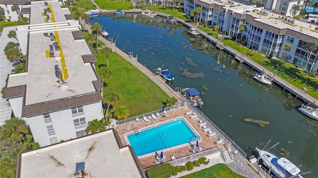 For Sale: $649,000 (2 beds, 2 baths, 1072 Square Feet)