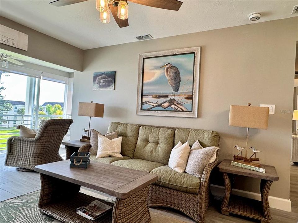 For Sale: $649,000 (2 beds, 2 baths, 1072 Square Feet)