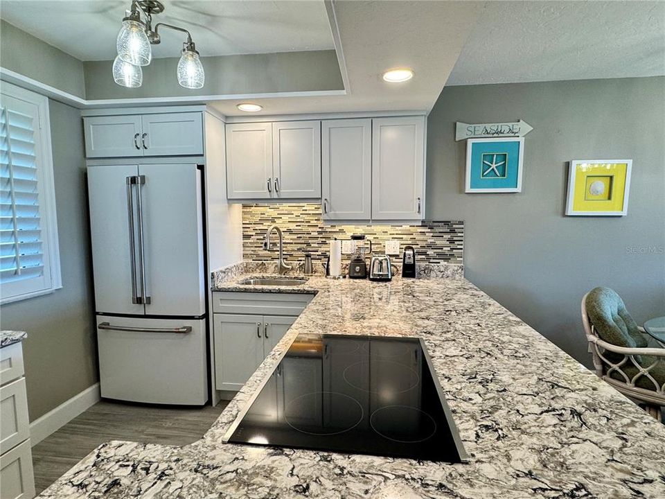 For Sale: $649,000 (2 beds, 2 baths, 1072 Square Feet)