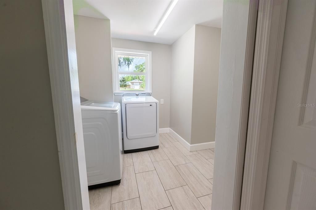 На продажу: $400,000 (3 спален, 1 ванн, 1552 Квадратных фут)