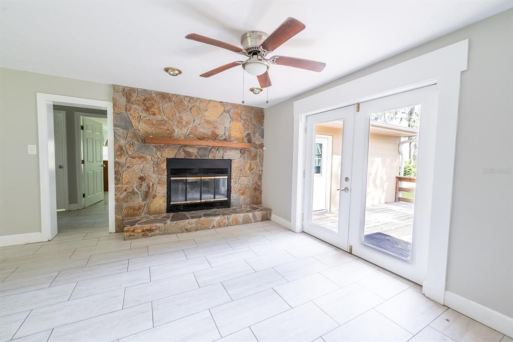 На продажу: $400,000 (3 спален, 1 ванн, 1552 Квадратных фут)