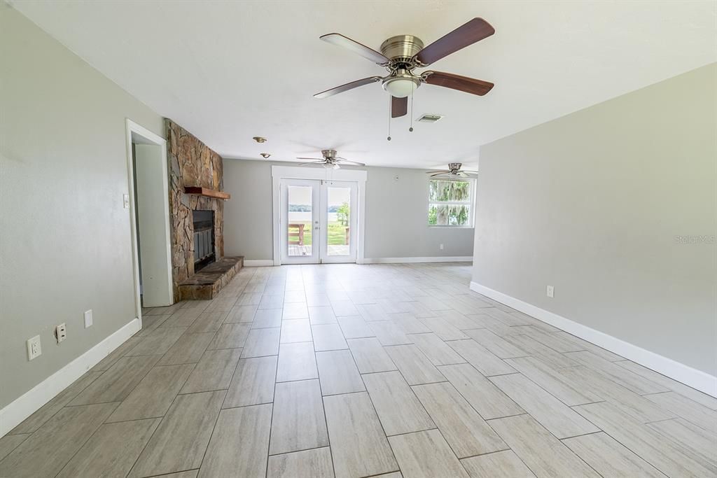 На продажу: $400,000 (3 спален, 1 ванн, 1552 Квадратных фут)