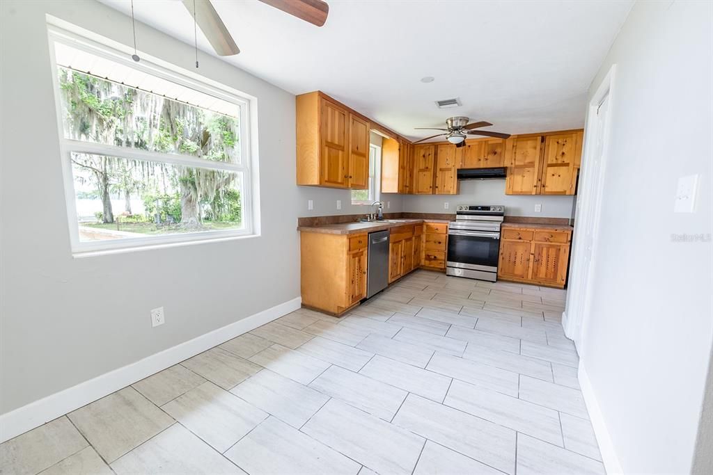 На продажу: $400,000 (3 спален, 1 ванн, 1552 Квадратных фут)