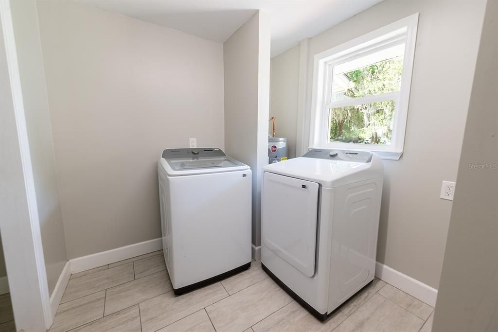 На продажу: $400,000 (3 спален, 1 ванн, 1552 Квадратных фут)