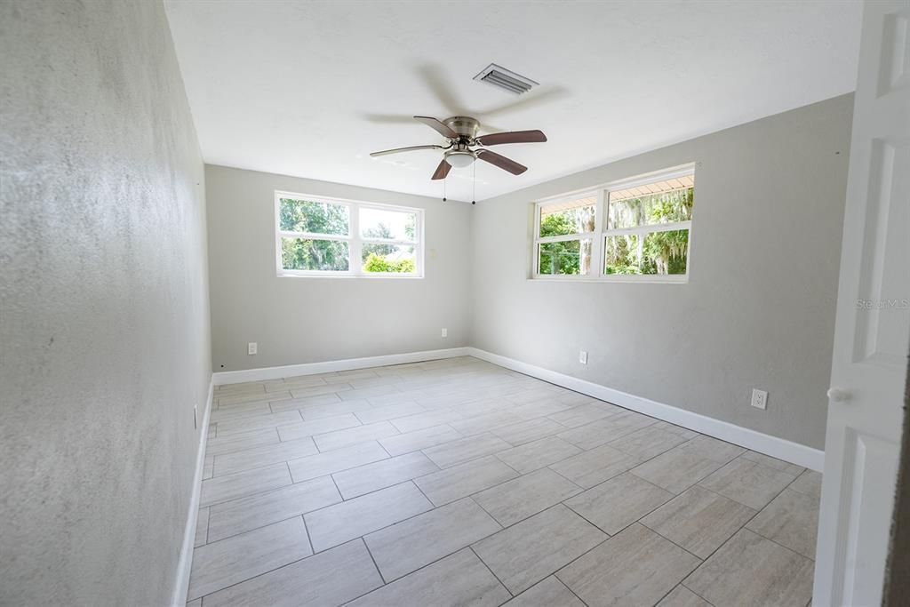 На продажу: $400,000 (3 спален, 1 ванн, 1552 Квадратных фут)