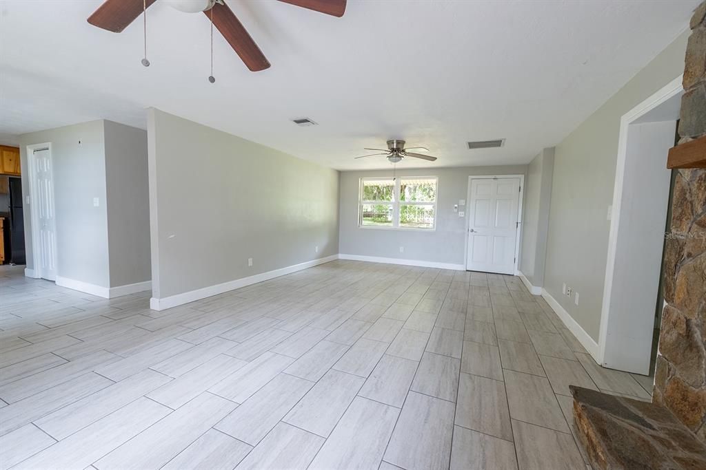 На продажу: $400,000 (3 спален, 1 ванн, 1552 Квадратных фут)