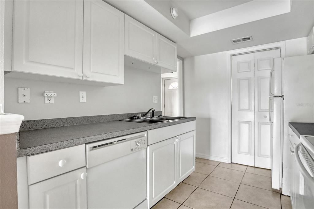 For Sale: $150,000 (2 beds, 2 baths, 1205 Square Feet)