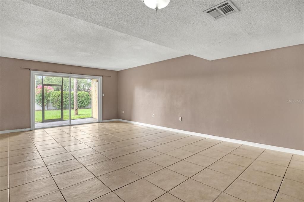 For Sale: $150,000 (2 beds, 2 baths, 1205 Square Feet)