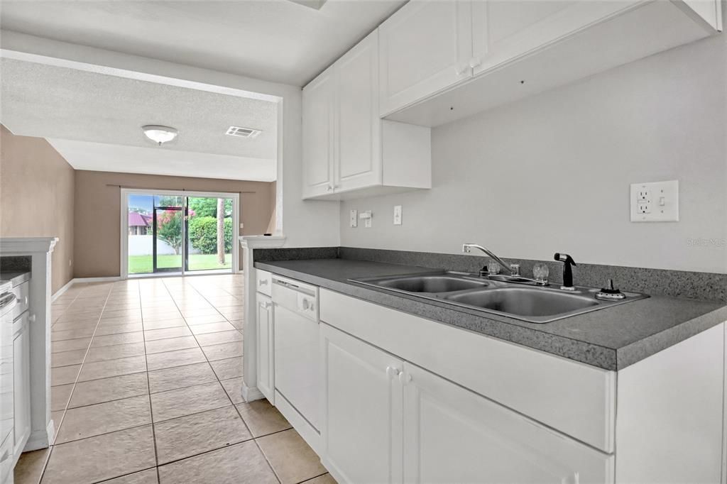 For Sale: $150,000 (2 beds, 2 baths, 1205 Square Feet)