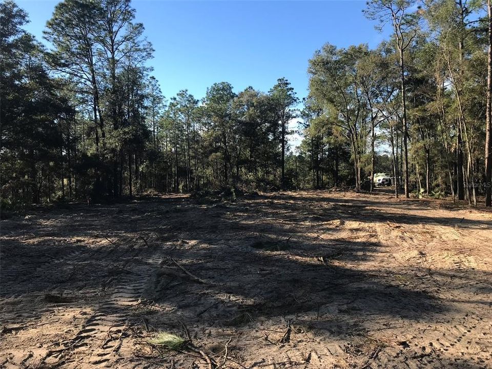 待售: $1,200,000 (10.05 acres)