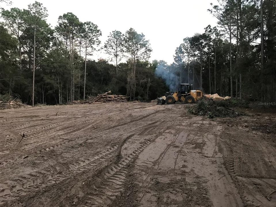 待售: $1,200,000 (10.05 acres)