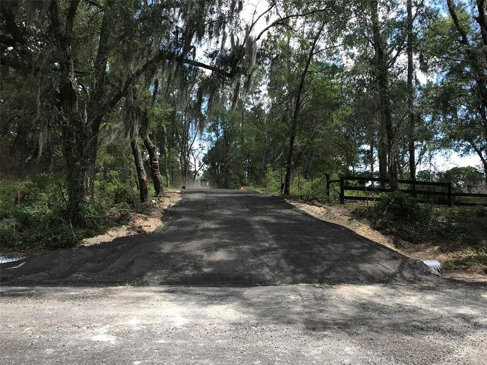 待售: $1,200,000 (10.05 acres)