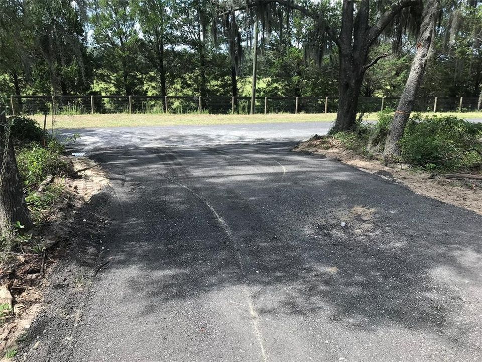 待售: $1,200,000 (10.05 acres)