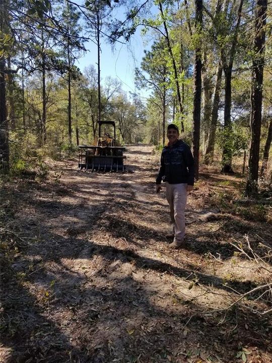 待售: $1,200,000 (10.05 acres)