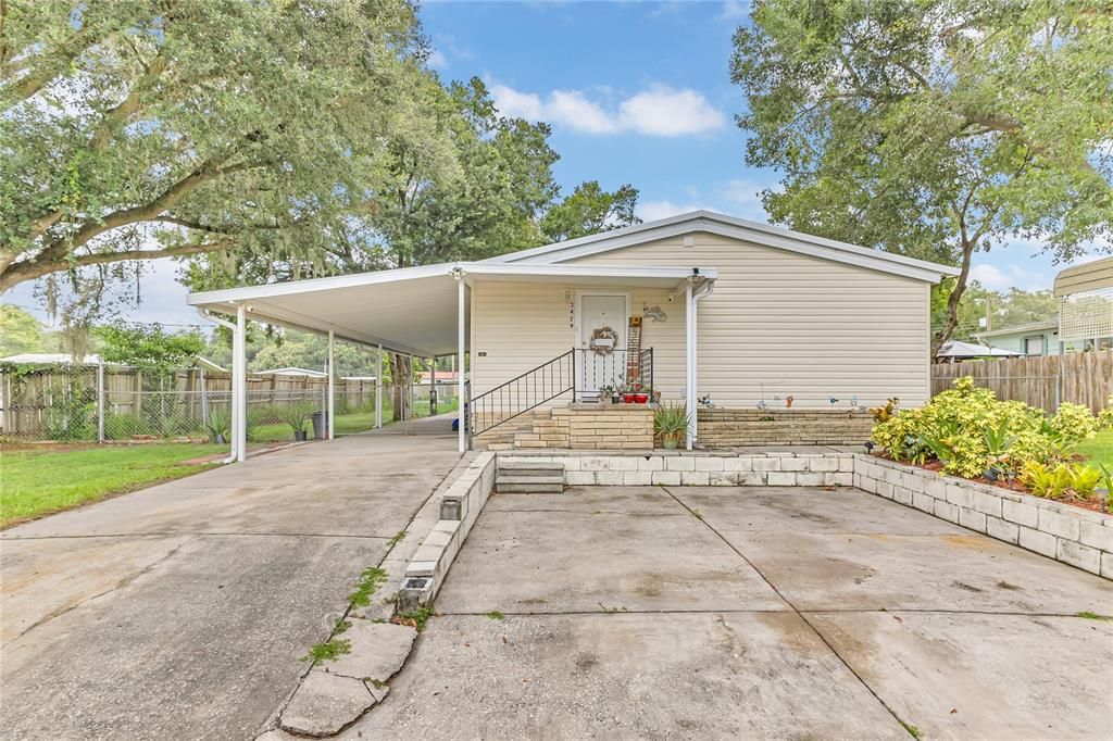 Activo con contrato: $258,000 (4 camas, 2 baños, 1701 Pies cuadrados)