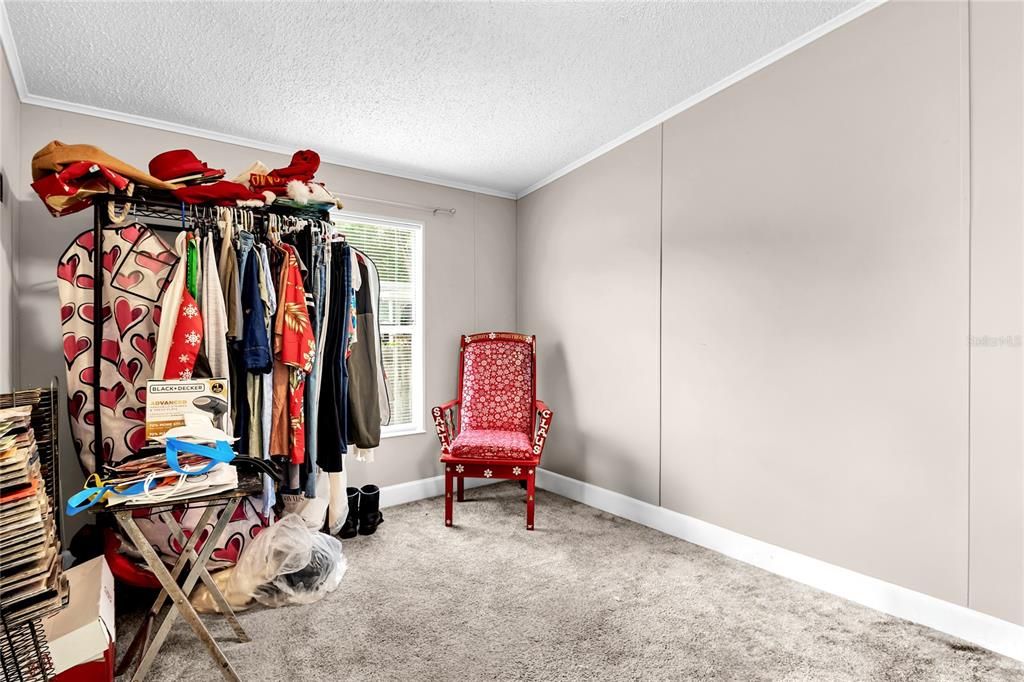 Activo con contrato: $258,000 (4 camas, 2 baños, 1701 Pies cuadrados)