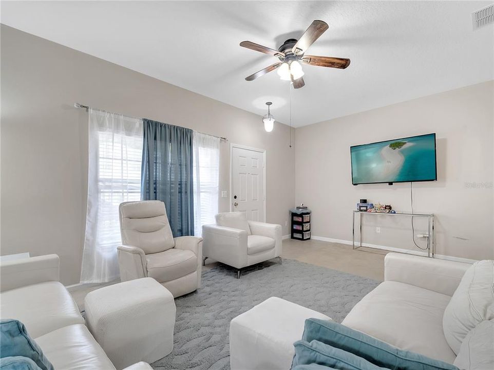 For Sale: $339,999 (3 beds, 2 baths, 1472 Square Feet)