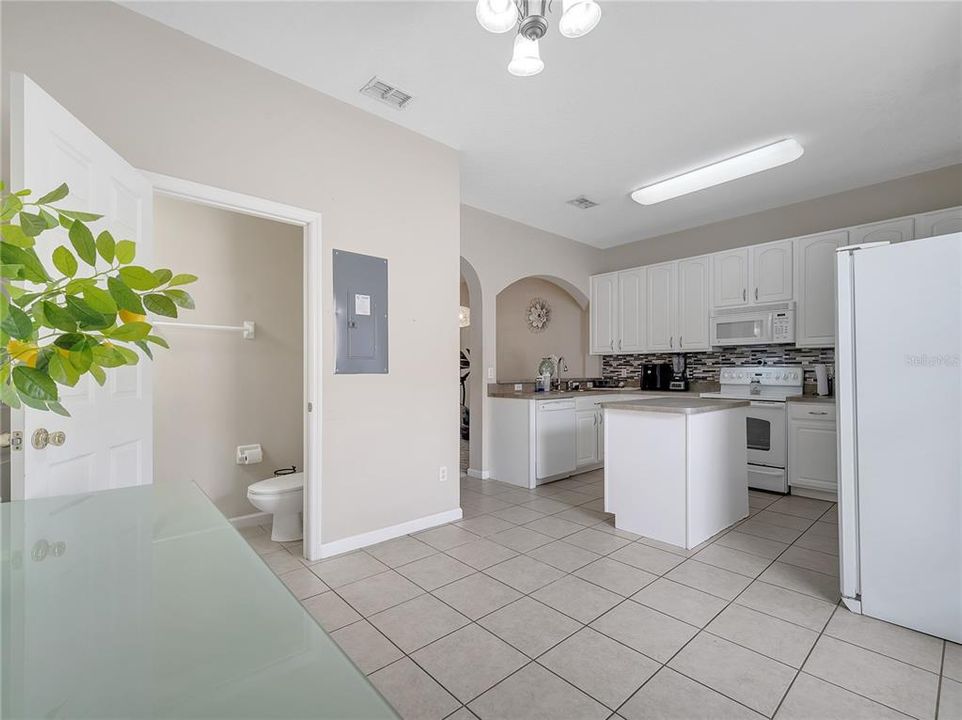 For Sale: $339,999 (3 beds, 2 baths, 1472 Square Feet)