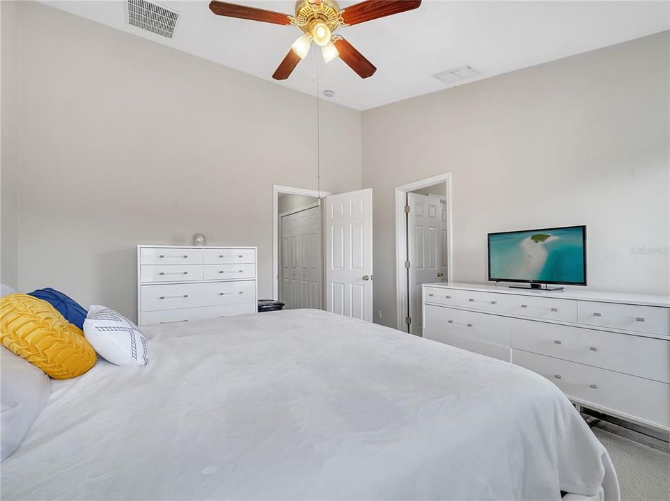 For Sale: $339,999 (3 beds, 2 baths, 1472 Square Feet)