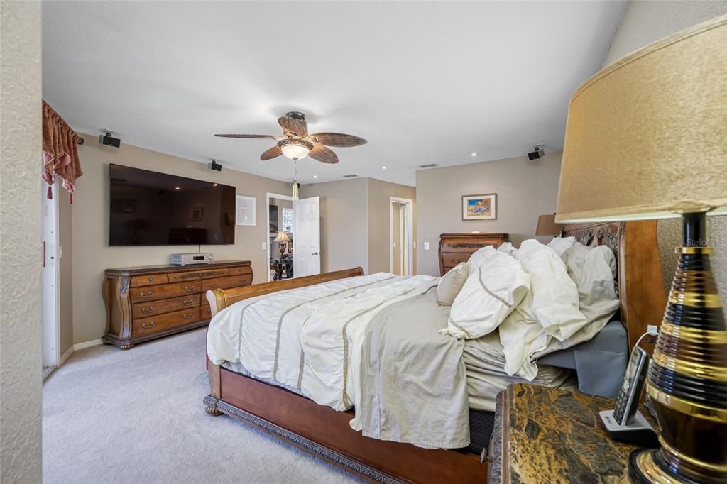 For Sale: $969,000 (5 beds, 5 baths, 2850 Square Feet)