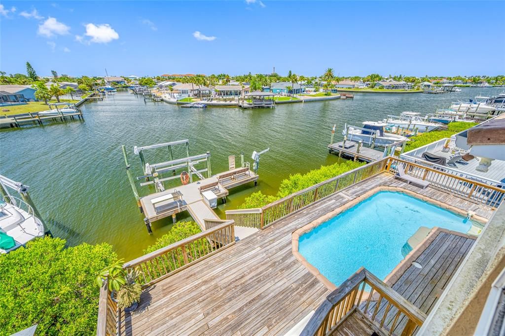 For Sale: $969,000 (5 beds, 5 baths, 2850 Square Feet)