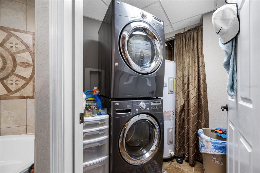 For Sale: $969,000 (5 beds, 5 baths, 2850 Square Feet)