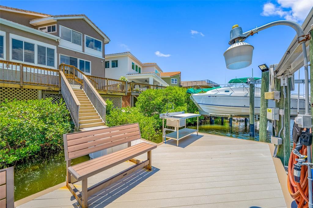 For Sale: $969,000 (5 beds, 5 baths, 2850 Square Feet)