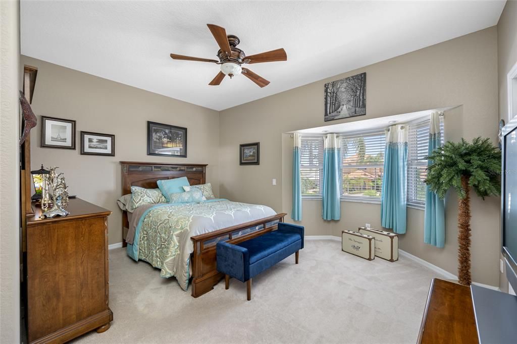 For Sale: $969,000 (5 beds, 5 baths, 2850 Square Feet)